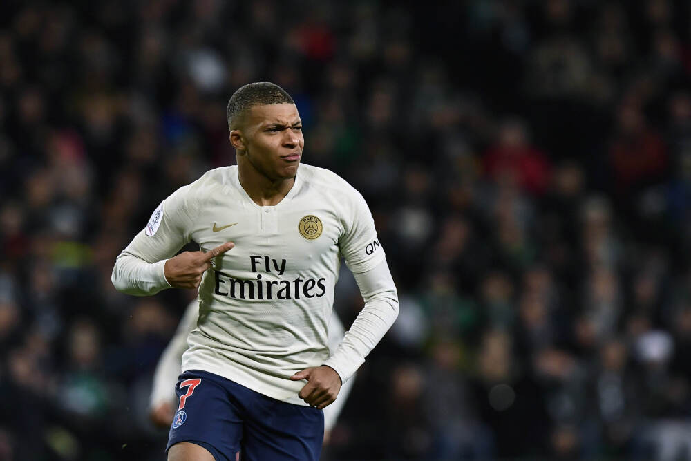 曾零封巴萨! 世体: 巴萨即将碰上西班牙人门将德米特洛维奇